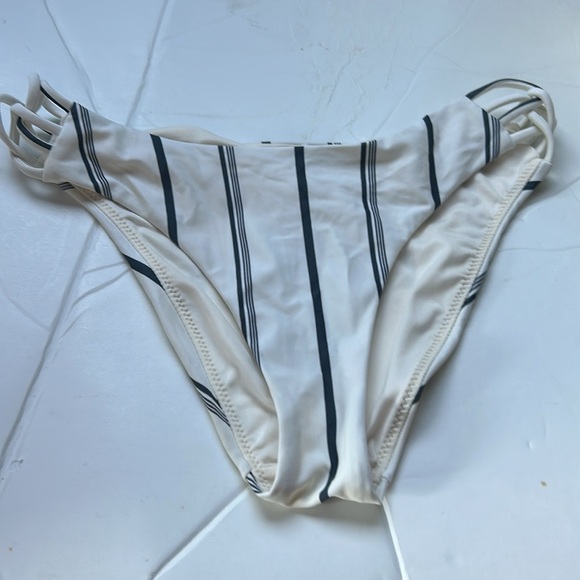 For bundles only - O’Neill swim bikini bottom S - Picture 1 of 3